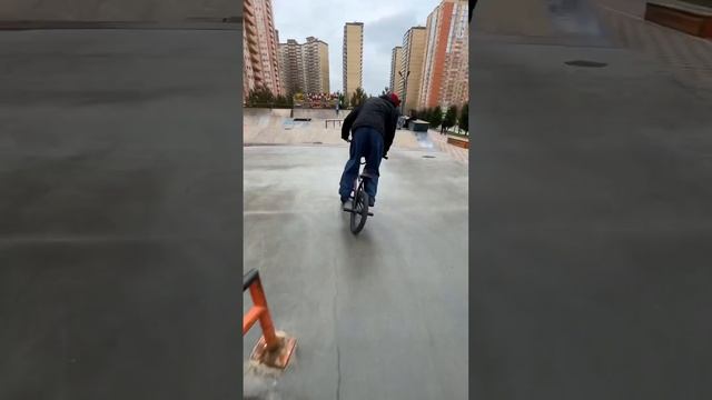 учусь кататься на велосипеде bmx #bmx смотреть онлайн