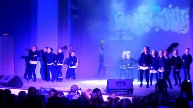 8 LiL BOMB смотреть онлайн