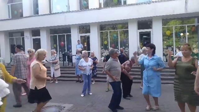 5.08.23г..."МОРЕ ЛЮБВИ"... звучит на танцполе в Гомельском парке... смотреть онлайн