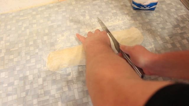 Ватрушки с рыбными консервами. Несладкая ватрушка.