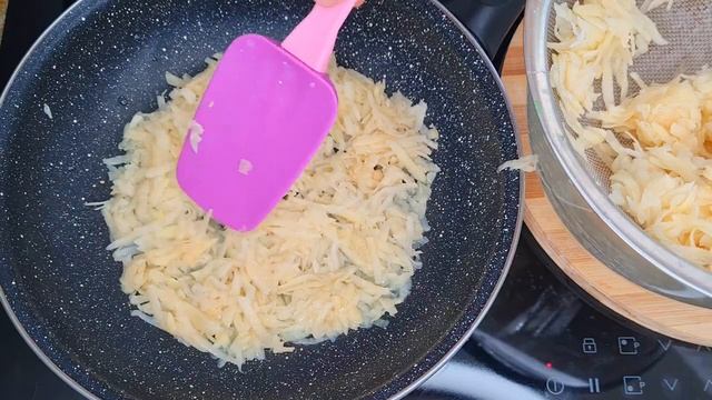 Быстрый завтрак - КАРТОШКА С СЫРОМ на сковородке от Cookish смотреть онлайн