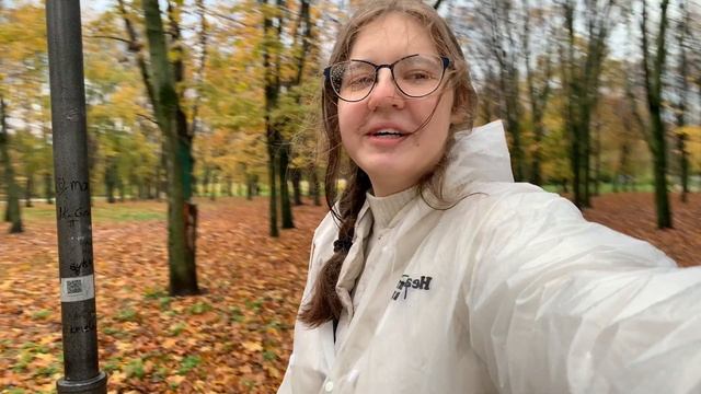 Осенний влог | гуляю одна в дождливом парке | мое состояние | почему мне спокойно | будни блогера смотреть онлайн