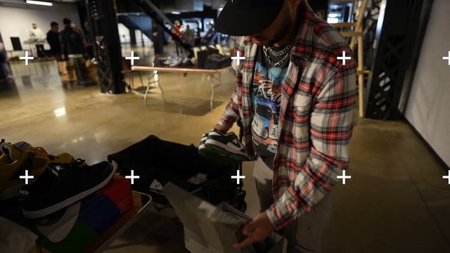 ROTATE SNEAKER SHOW AND KICKSBOOMIN DROP OFF! QUICK EASY FLIPS! смотреть онлайн