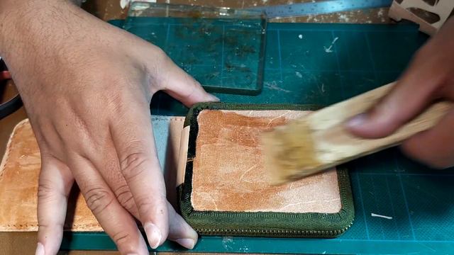 [Leathercraft] Making a Leather Zipper Wallet (Free PDF pattern) смотреть онлайн