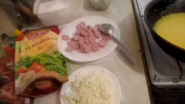 Как приготовить пиццу на сковороде за 5 минут / Pizza in a pan смотреть онлайн