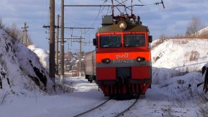 "И снова здравствуйте!" ВЛ11М-421 с пригородным поездом Алапаевск - Екатеринбург-Пасс.