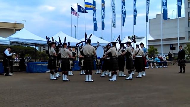 Competition Medley by the Pipes & Drums The Highlanders (4th Bn. Royal Regiment of Scotland(4SCOTS) смотреть онлайн
