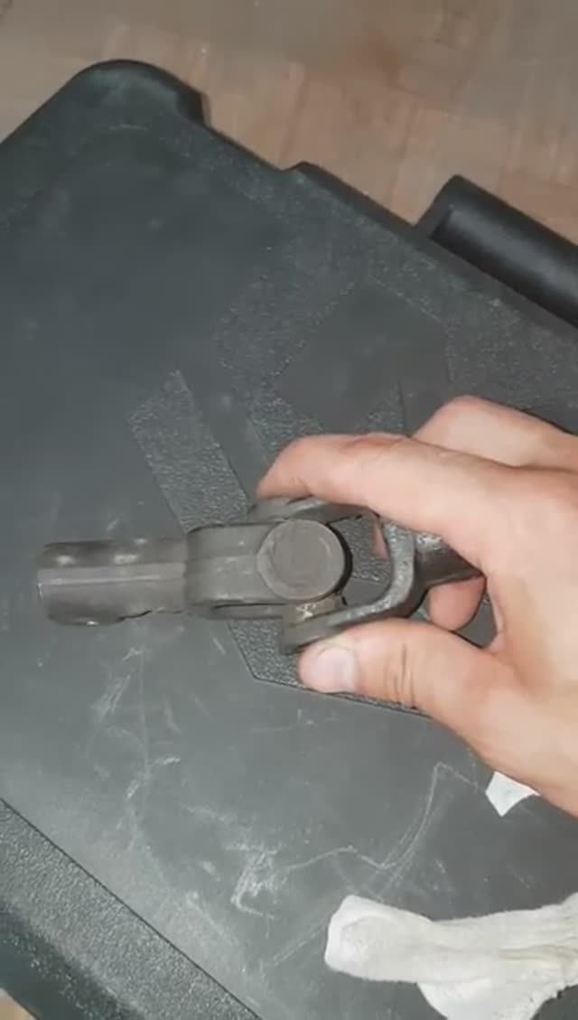 Тяжело крутится руль,закусывает руль(заедает руль при повороте) Toyota MARK 2  110 кузов