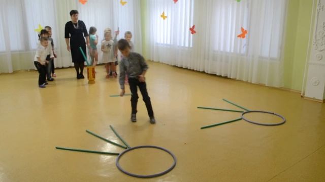 Веселая игра Сделай солнышко, в детском саду смотреть онлайн
