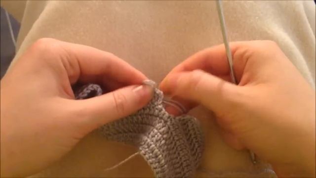 Как связать варежки крючком. How to crochet mittens смотреть онлайн