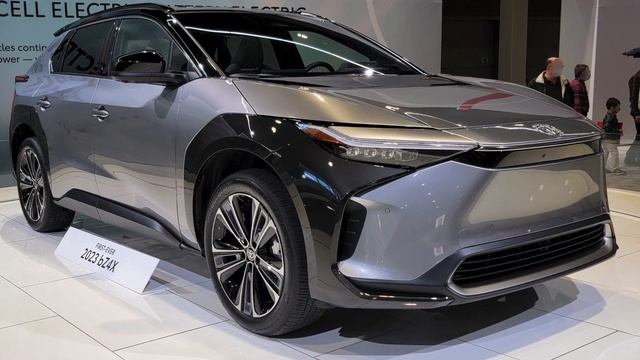 The BZ4X, Toyota's First EV, Has Problems with Charging Speed and Battery Capacity смотреть онлайн