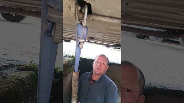 Rebault 4 . Cómo subir la suspencion de un Renault 4 . Parte 1 смотреть онлайн