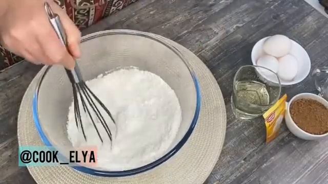 ШОКОЛАДНЫЙ КЕКС НА КИПЯТКЕ . НЕВЕРОЯТНО ВКУСНЫЕ И ВОЗДУШНЫЕ смотреть онлайн