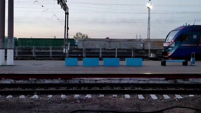 ТЭМ11А-0002(ТЧЭ-11 АСТАНА) с Грузовым Поездом Следует по Станции Астана смотреть онлайн
