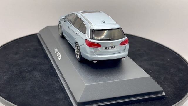 Opel Astra Estate 2018 in light blue 1:43 scale смотреть онлайн