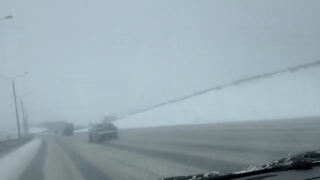 Изношенная Кама-217 vs шипанутые (после обильного снегопада) смотреть онлайн