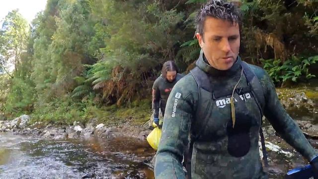 Is there a GOLD RUSH taking place in Tasmania?? смотреть онлайн