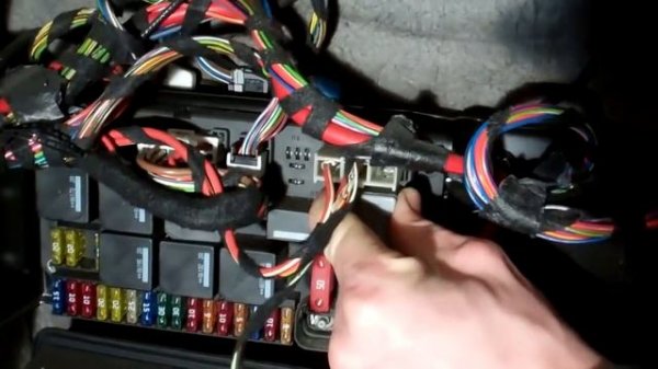How to replace the relay on Range Rover L322 air suspension compressor