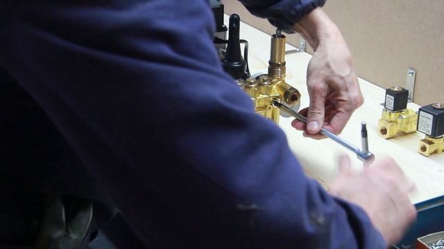 IT - Manutenzione pompe HS - TECNOCOOLING смотреть онлайн