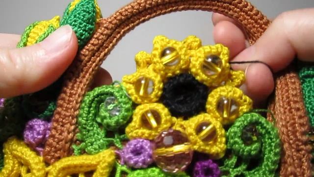 Впервые застёгиваю застёжки этой сумки. Смотрю как получились цветки из вязаных жгутов смотреть онлайн