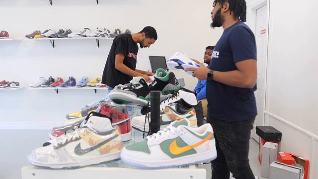 THESE GRAILS CAME IN THE SHOP! DAY IN THE LIFE OF A SNEAKER STORE OWNER! смотреть онлайн