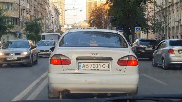 Редко у кого-то увидишь сзади видеорегистратор, особенно на недорогом автомобиле:) интересно, сп смотреть онлайн