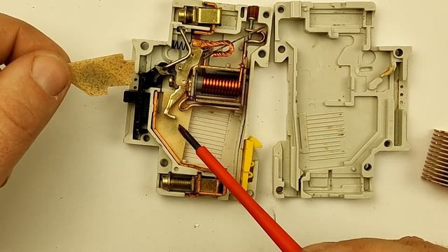 Старообрядный Legrand 02304 1pC10. Как делали раньше? смотреть онлайн