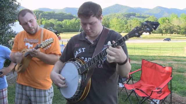Cherokee Shuffle & Sled Ride - Townsend Bluegrass Jam, 5 5 12 смотреть онлайн