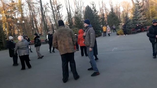 Любовь уходит с пожелтевшею листвой!!!??Танцы в парке Горького!!!?? Харьков 2021 смотреть онлайн