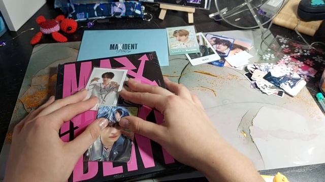 Распаковка карт и альбома Stray Kids Maxident ?