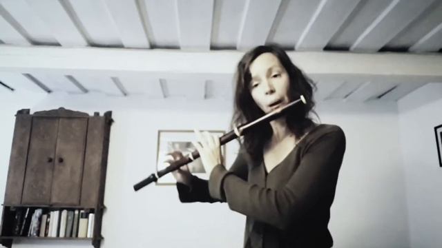 J. S. Bach: Solo in A minor BWV 1013, Bourrée Angloise - baroque flute смотреть онлайн
