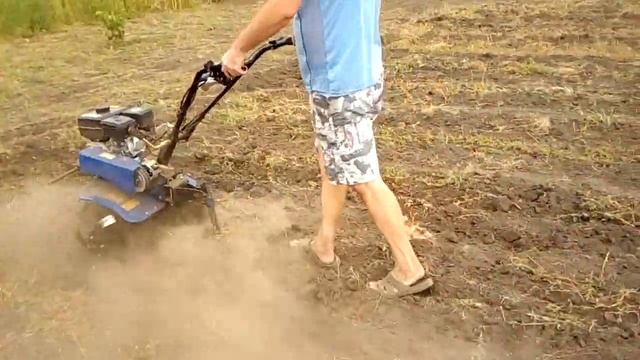 Фрезеровка мотоблоком "Кентавр " МБ 40-2 під зимовий часник 2018 смотреть онлайн