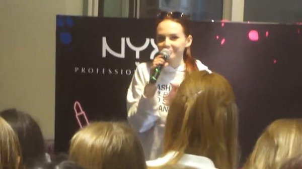 Нюта Байдавлетова - Meet&Greet (Санкт-Петербург, 06.07.2017, Рив Гош, ТД "Пассаж")