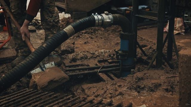 Бурение скважины на песок 20-25 метров. Бурим прялкой. Дебит скважины. смотреть онлайн