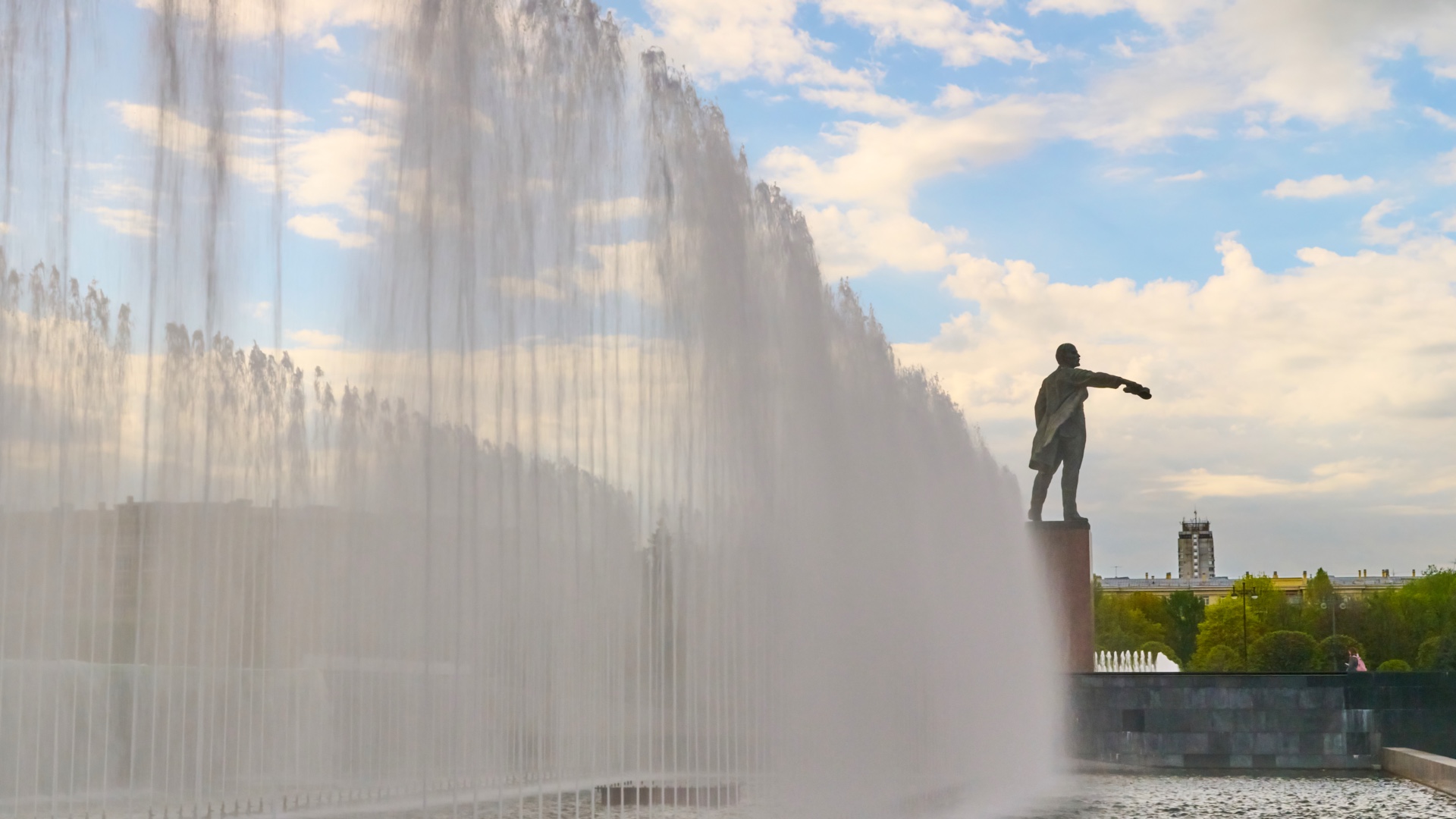 ?? Фонтаны и Ленин на Московской площади Петербурга. смотреть онлайн