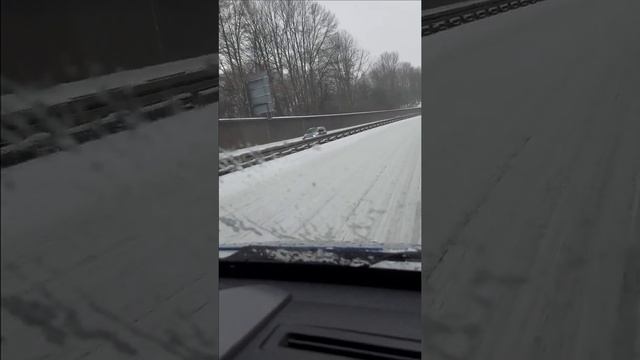 Schneechaos in Hannover| Bester Ausblick beim Flughafen Hannover смотреть онлайн