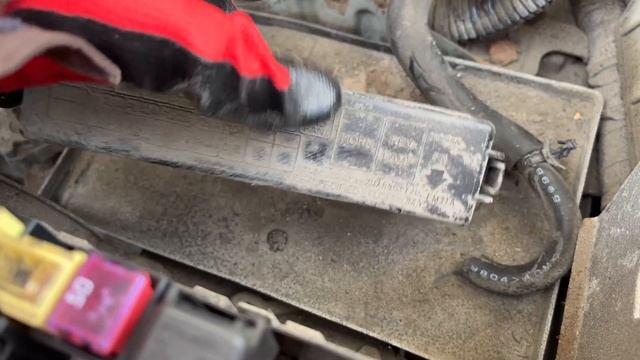 Nissan Versa & Tiida Fuse Box Locations on 2007-2011 смотреть онлайн