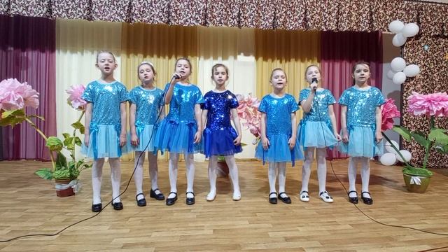 МОУ "Школа №1 г. Дебальцево".Ансамбль "Поющие звоночки",эстрадное пение (7-9 лет),песня "Бабушка". смотреть онлайн