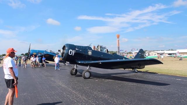 Warbird Start up at Oshkosh 2012 смотреть онлайн
