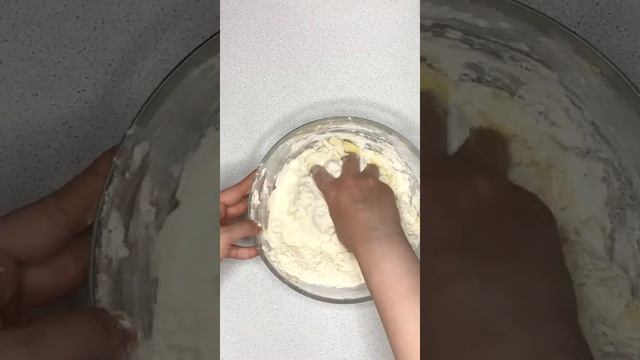 СОСИСКА В ТЕСТЕ! Рецепт пышных, румяных и ароматных сосисок в тесте! Повторит даже новичок! смотреть онлайн