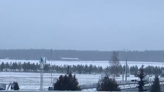 Самолет выкатился за пределы ВПП в аэропорту Минска смотреть онлайн