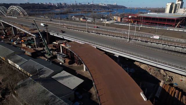 Строительство съездов Дарницкого моста в Киеве смотреть онлайн