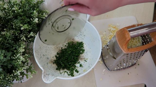 Идеи вкусных ЗАКУСОК / Бюджетный ПРАЗДНИЧНЫЙ стол Фаршированные яйца/Соус/Куриные кармашки с овощам