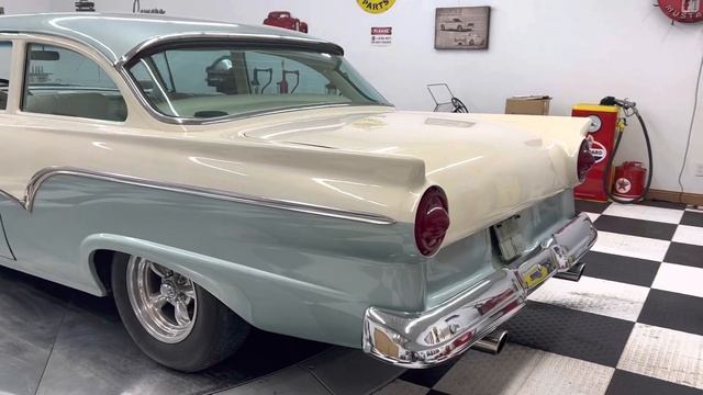 1957 Ford Fairlane смотреть онлайн