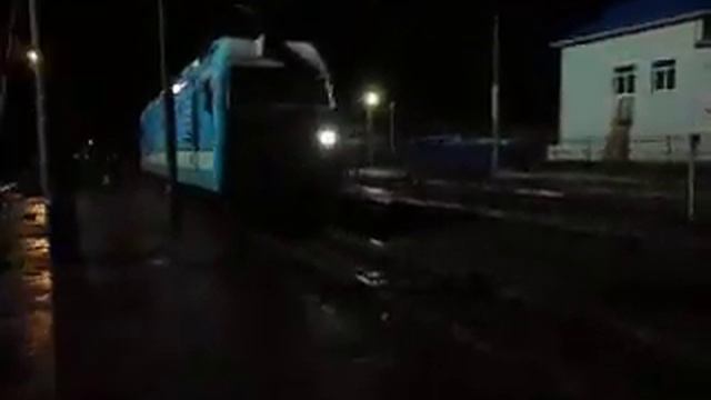 Смена электровоза ЭП1М-545 на ЭП1М-725 для поезда №4 Кавказ Москва-Кисловодск. смотреть онлайн