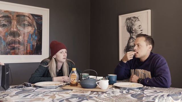 Van die Spoor af - S2E7 - Lelanie verjaar en JW kontempleer of hy 'n goeie vriend is смотреть онлайн