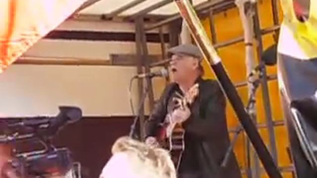 Kim Larsen.Invigorating on strike!Song1 смотреть онлайн