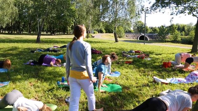 Йога в парке смотреть онлайн