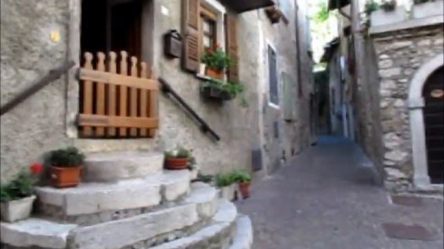 Mototurismo Italia: passeio em Tremosine смотреть онлайн