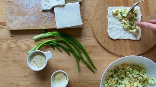 САМЫЕ ВКУСНЫЕ СЛОЙКИ с яйцом и зелёным луком смотреть онлайн